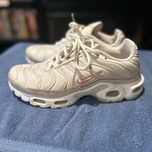 Nike Air Max Plus White and Pink Sneakers